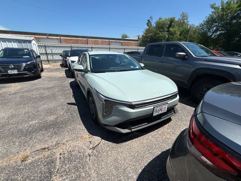Used 2026 Kia K4 FWD image 1