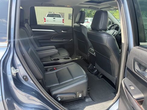 Used 2016 Toyota Highlander XLE w/ Protection Package #3 AWD/4WD image 17