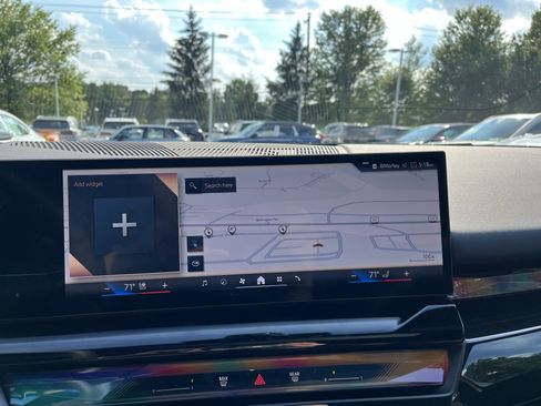 Used 2025 BMW i5 xDrive40 w/ Premium Package image 13