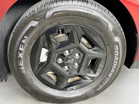 Certified 2025 Kia Carnival image 12