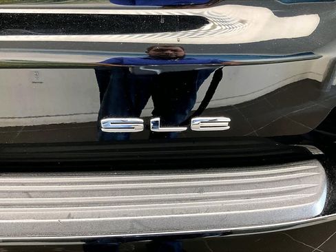 Used 2022 GMC Yukon SLE w/ Gmc Pro Safety Plus Package image 10