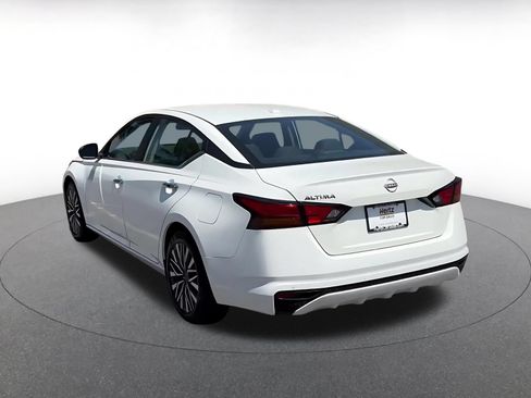 Used 2025 Nissan Altima 2.5 SV FWD image 11