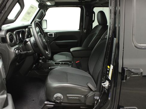 Used 2023 Jeep Gladiator Sport image 18