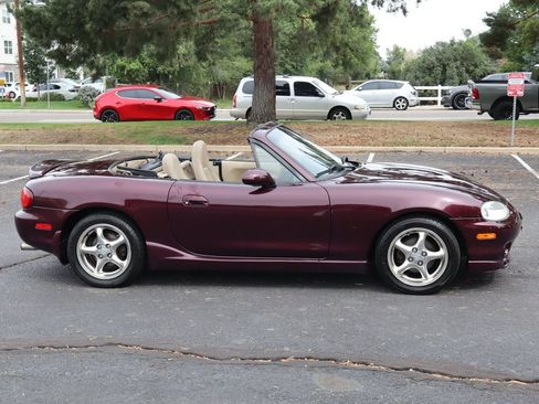 Used 2000 MAZDA MX-5 Miata RWD image 3