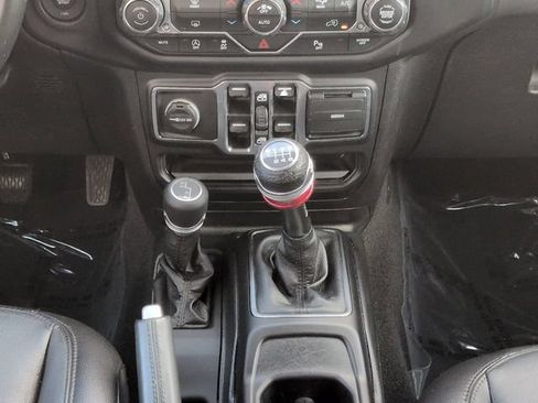 Used 2020 Jeep Wrangler Unlimited Sahara AWD/4WD image 19