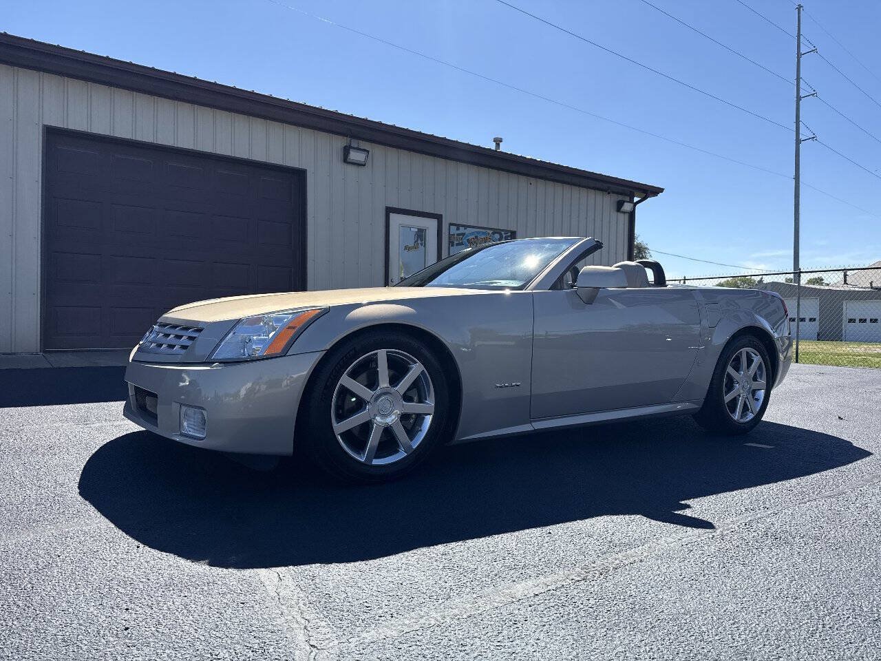 Used 2006 Cadillac XLR RWD image 5