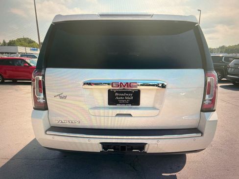 Used 2015 GMC Yukon Denali w/ Premium Package AWD/4WD image 4