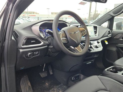 New 2026 Chrysler Voyager LX image 23