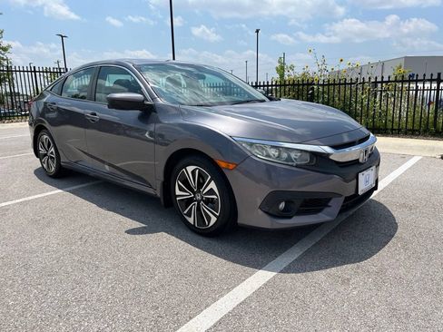 Certified 2017 Honda Civic EX-T image 3