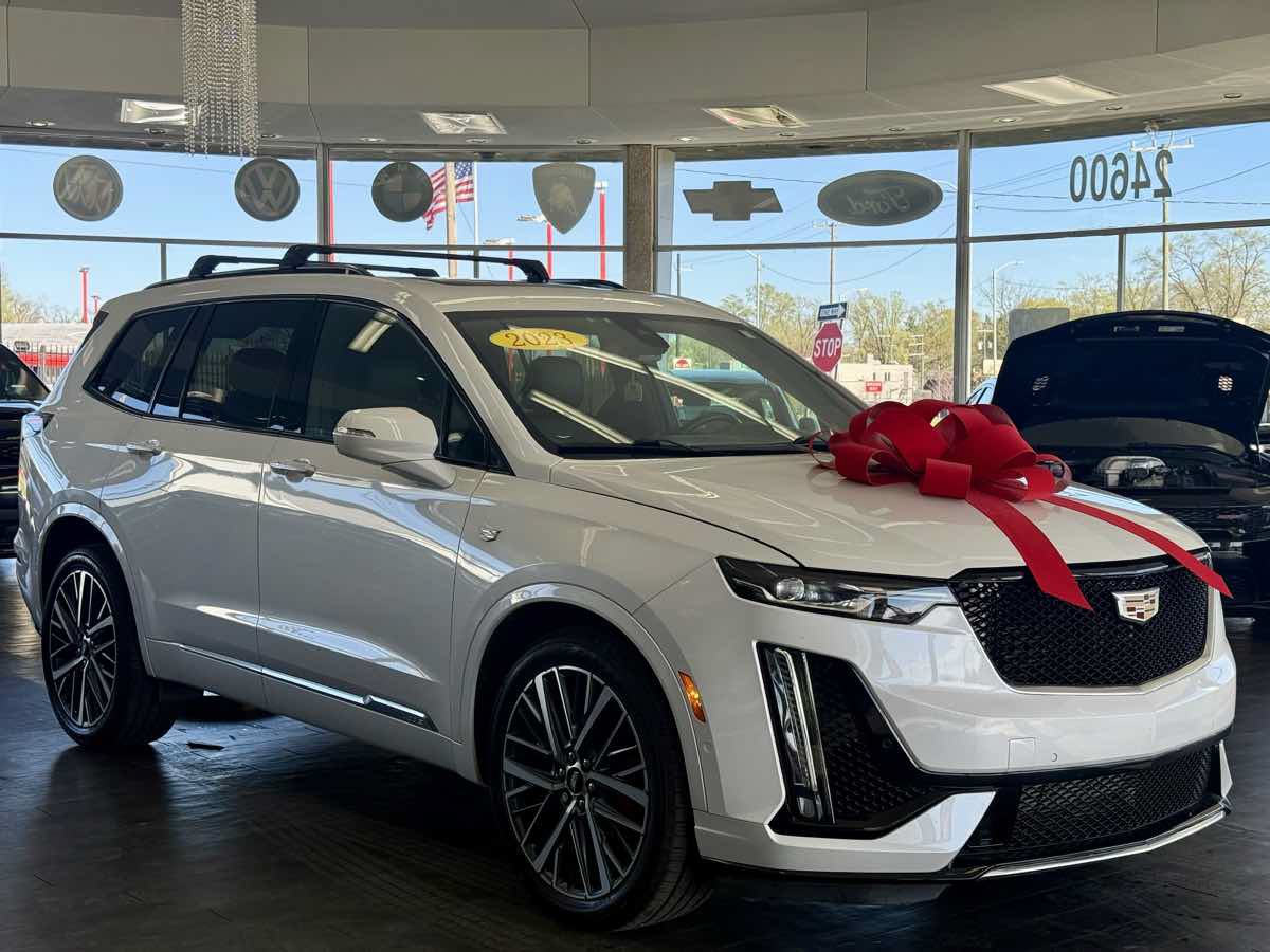 Used 2023 Cadillac XT6 Sport AWD/4WD image 1