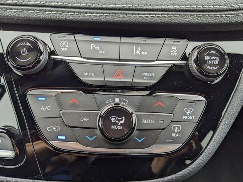 Certified 2026 Chrysler Pacifica Select w/ S Appearance Package image 32