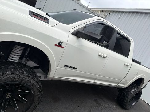 Used 2022 RAM 2500 Laramie AWD/4WD image 2