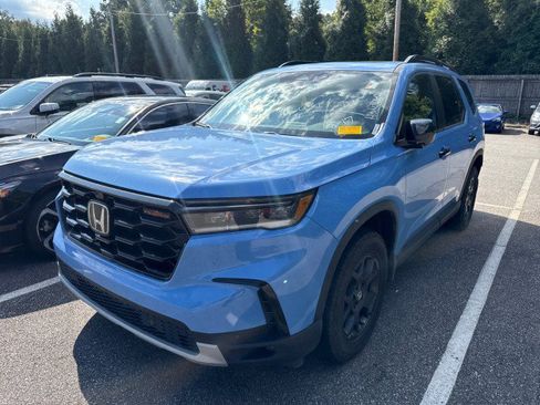 Certified 2024 Honda Pilot TrailSport image 2