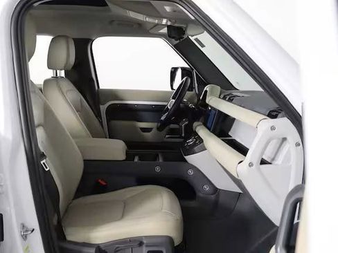 Used 2022 Land Rover Defender 110 S image 9