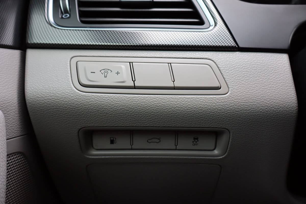Used 2016 Hyundai Sonata Sport w/ Option Group 1V FWD image 29