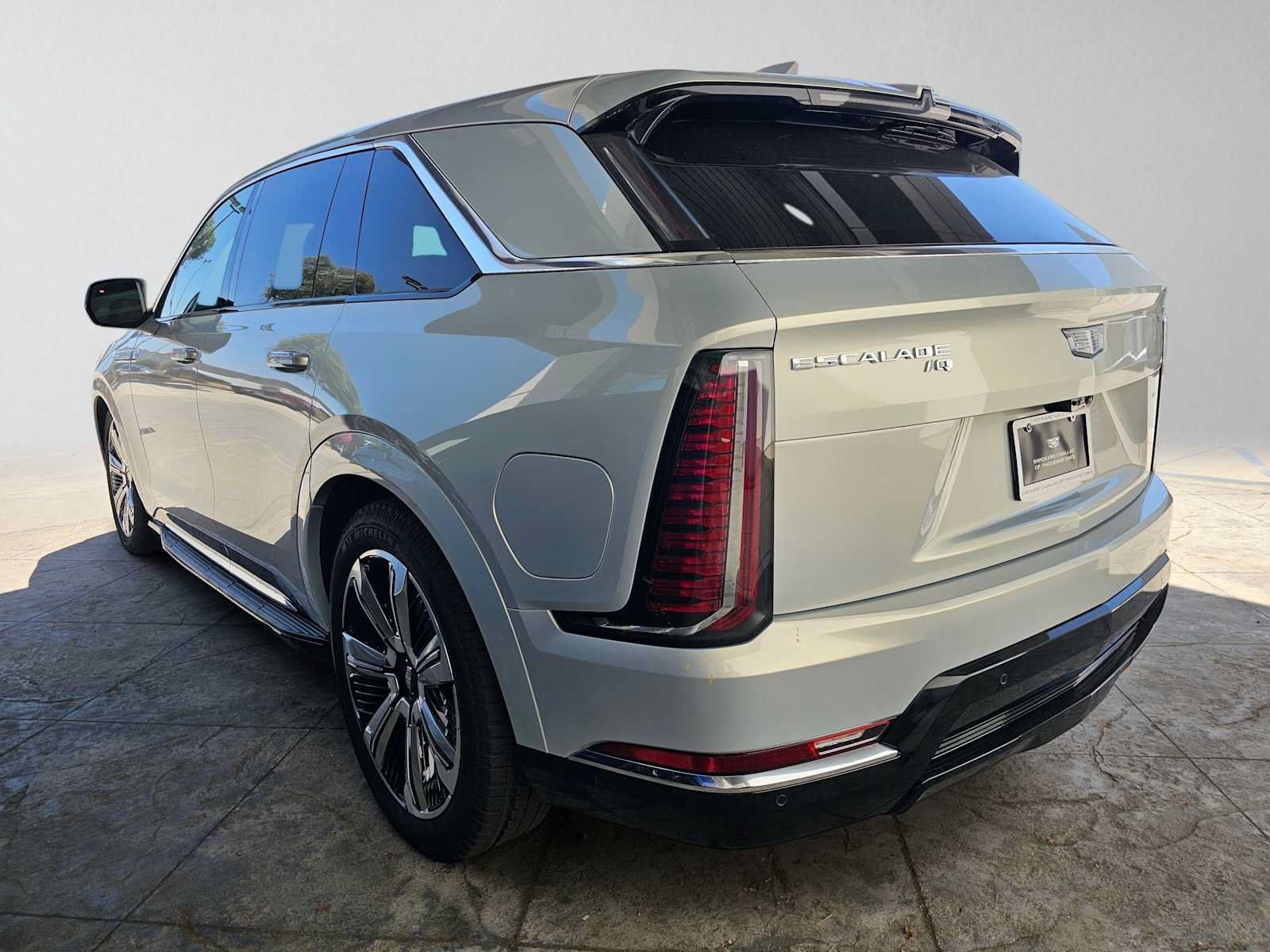Used 2025 Cadillac Escalade IQ Luxury 2 AWD/4WD image 5