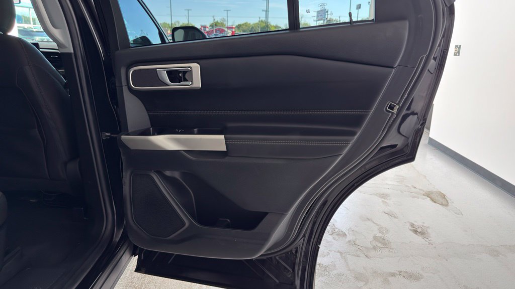 Used 2023 Ford Explorer XLT AWD/4WD image 33