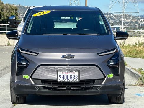 Used 2023 Chevrolet Bolt LT w/ Infotainment Package FWD image 9