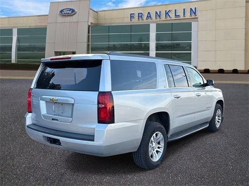 Used 2017 Chevrolet Suburban LT image 7