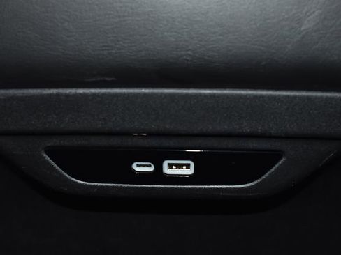 Certified 2024 Chrysler Pacifica Touring-L image 32