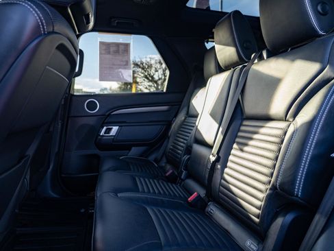 Used 2018 Land Rover Discovery HSE Luxury image 16