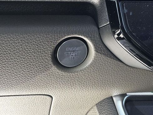Certified 2026 Kia Carnival FWD image 23