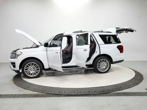Used 2024 Ford Expedition Limited image 12