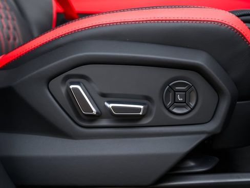 Used 2025 Lamborghini Urus SE AWD/4WD image 44