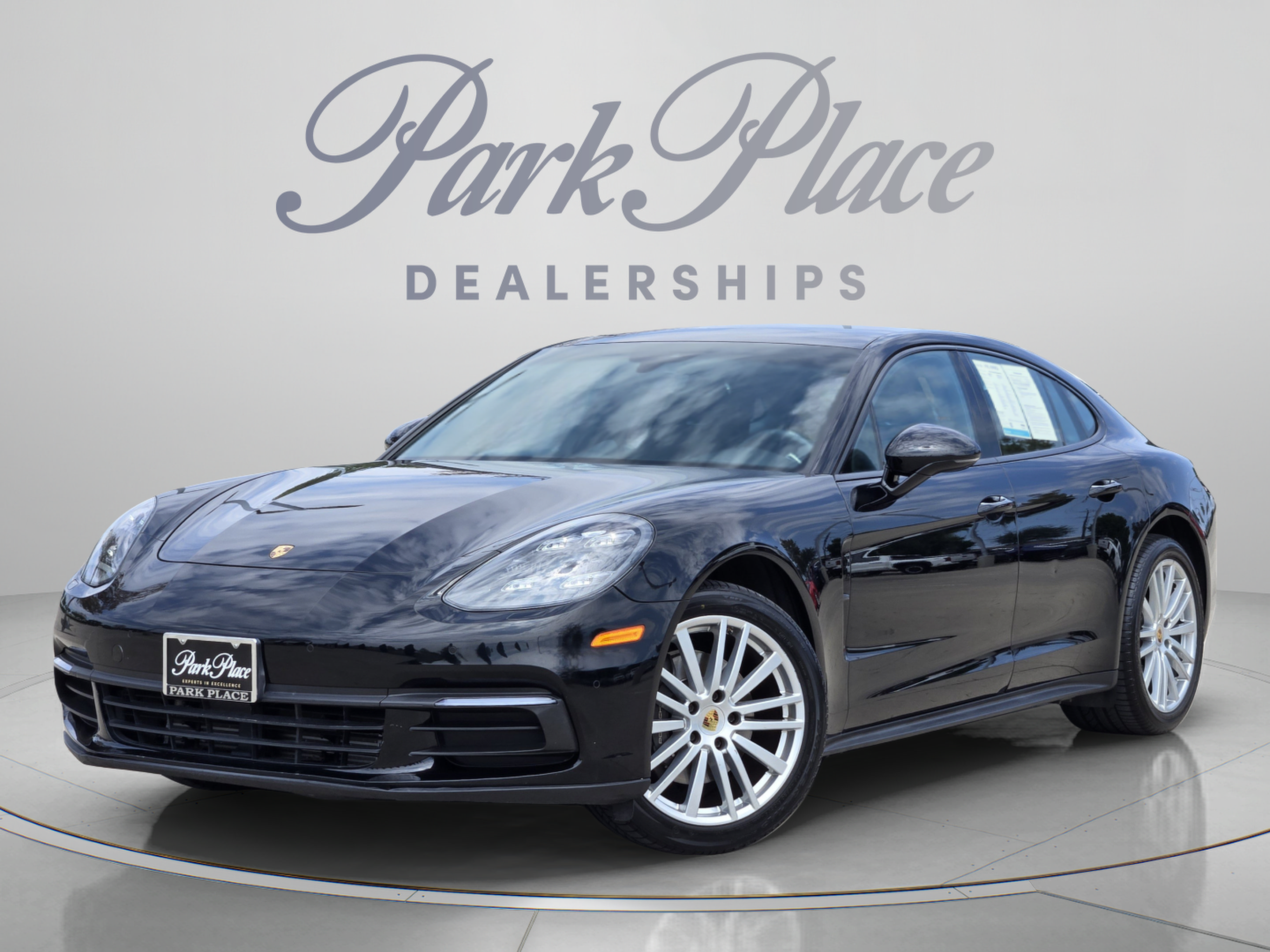 Used 2017 Porsche Panamera image 1
