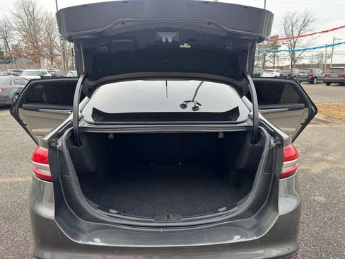 Used 2017 Ford Fusion SE FWD image 14