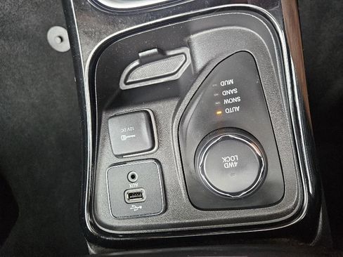 Used 2018 Jeep Compass Latitude AWD/4WD image 21