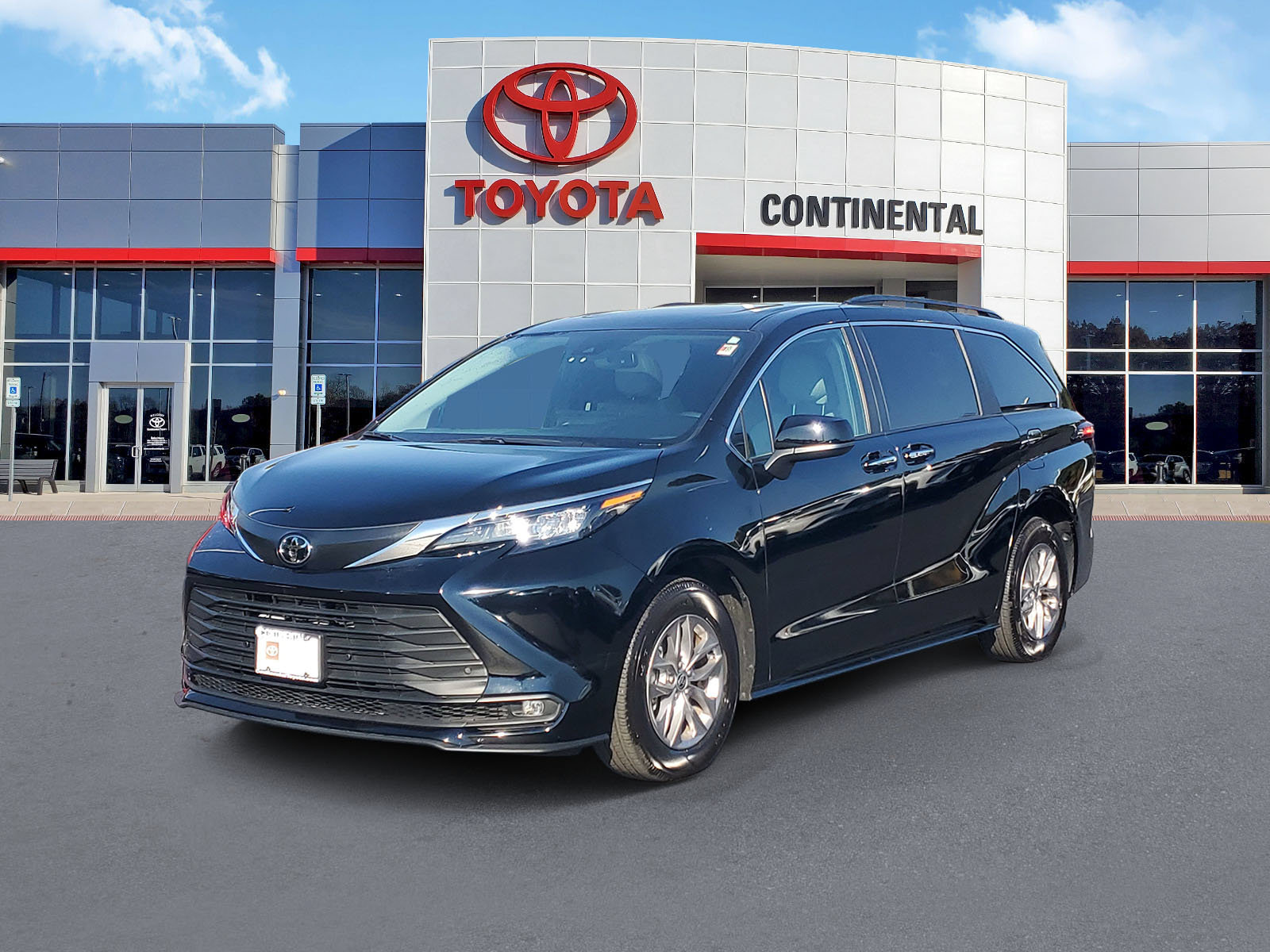 Certified 2026 Toyota Sienna XLE FWD image 3