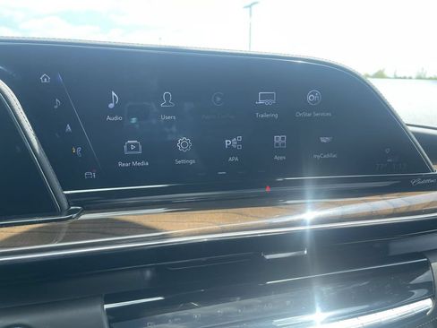 Used 2024 Cadillac Escalade ESV Sport Platinum w/ LPO, ONYX Package AWD/4WD image 15