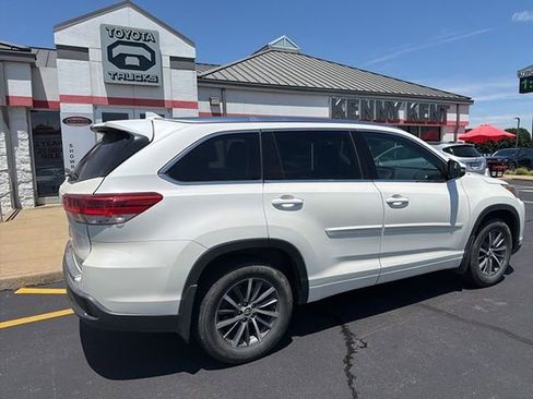 Used 2017 Toyota Highlander XLE w/ Protection Package #3 AWD/4WD image 14