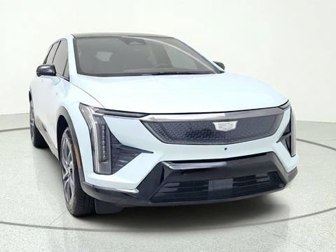 Used 2025 Cadillac Optiq Sport 1 AWD/4WD image 2