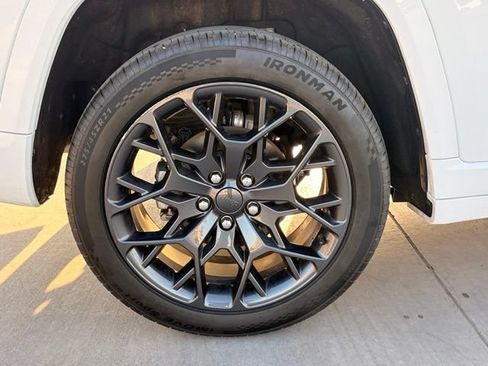 Certified 2025 Jeep Grand Cherokee Summit w/ Obsidian Package AWD/4WD image 5