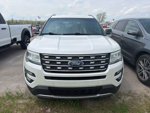 Used 2016 Ford Explorer XLT w/ Equipment Group 202A AWD/4WD image 2