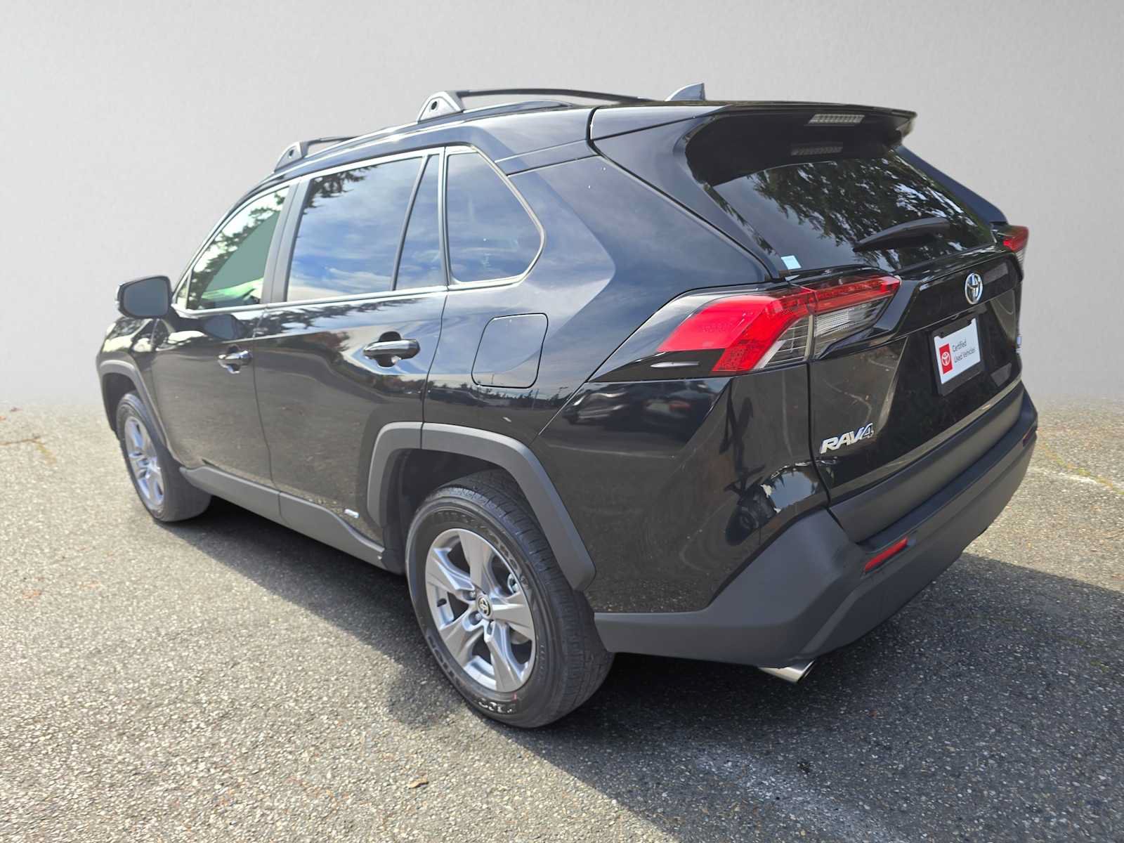 Certified 2025 Toyota RAV4 LE AWD/4WD image 5