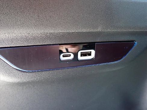 New 2027 Chrysler Pacifica Limited AWD/4WD image 11