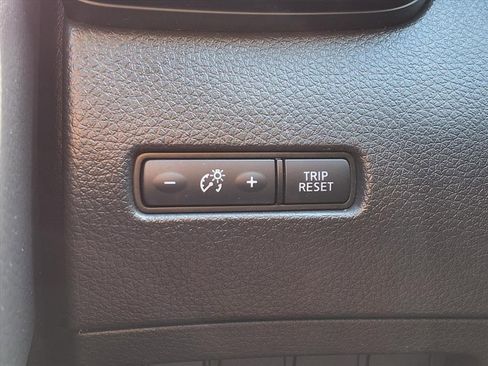 Used 2018 Nissan Rogue Sport S image 26