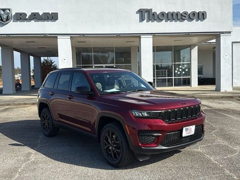 New 2025 Jeep Grand Cherokee Altitude image 2