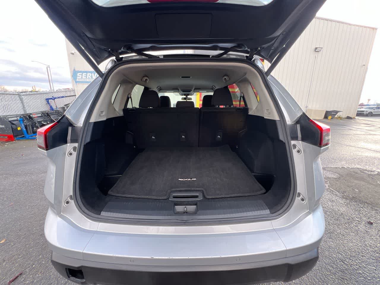 Used 2025 Nissan Rogue SV AWD/4WD image 24
