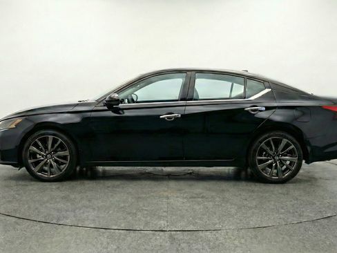 Used 2025 Nissan Altima 2.5 SV FWD image 5