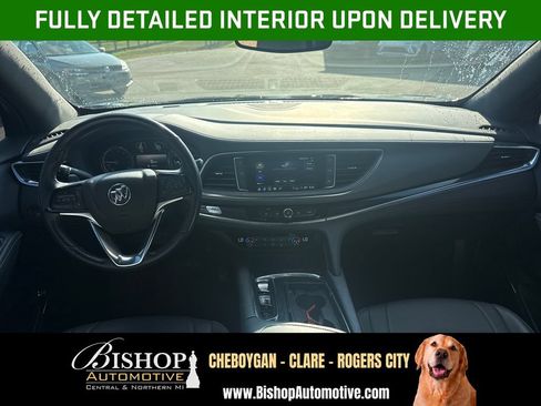 Used 2023 Buick Enclave Essence AWD/4WD image 3