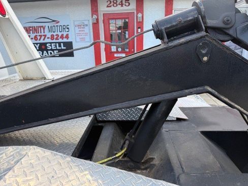 Used 2008 Ford F550 2WD Regular Cab Super Duty image 12