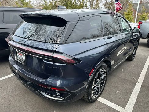 Used 2024 Lincoln Nautilus Reserve image 4