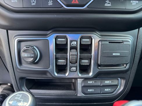 Used 2021 Jeep Wrangler Unlimited Sahara AWD/4WD image 27