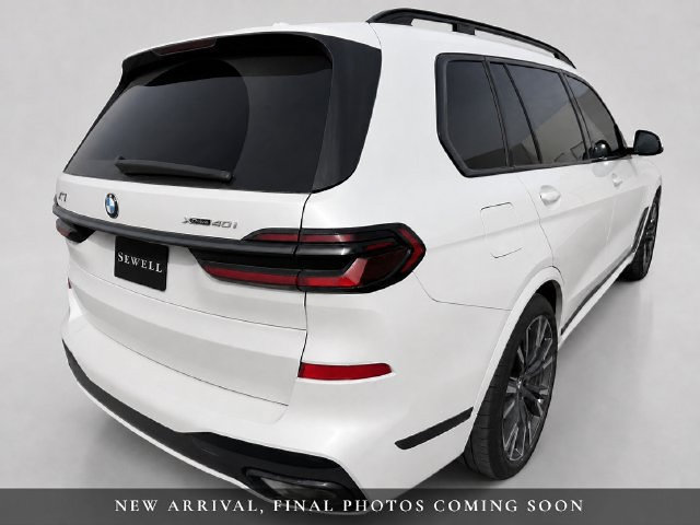 Used 2025 BMW X7 xDrive40i w/ M Sport Package AWD/4WD image 4