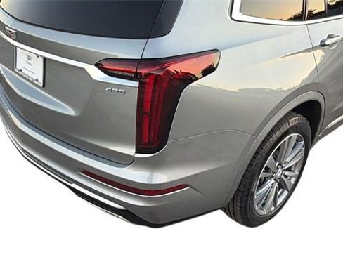 Used 2025 Cadillac XT6 Premium Luxury image 12