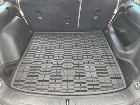 Certified 2023 Jeep Grand Cherokee Limited RWD image 32